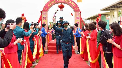 Đổi mới công tác động viên thanh niên hăng hái nhập ngũ