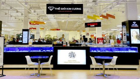 Thế giới Kim cương làm ăn ra sao sau khi về chung nhà với DOJI?