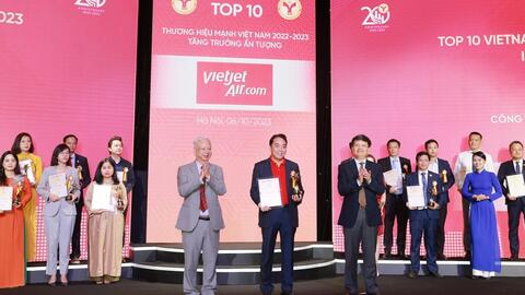 Tăng trưởng ấn tượng năm 2023, Vietjet lọt Top 50 Thương hiệu mạnh Việt Nam