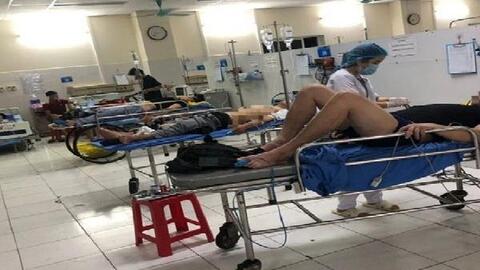 Rủ nhau đi ăn uống vỉa hè, 5 người phải đi cấp cứu gấp
