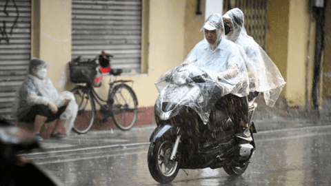 Vừa đón gió mùa vừa ảnh hưởng của bão, miền Bắc chuyển mưa lạnh