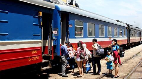 Gần 37 nghìn vé tàu Tết 2024 được đặt mua sau 7 tiếng mở bán