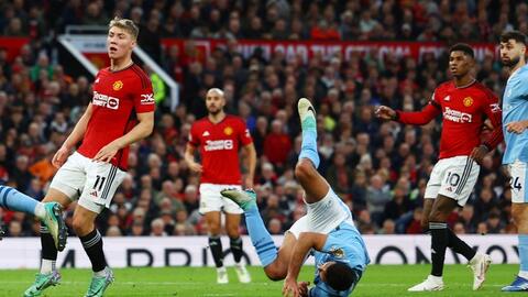 Haaland chói sáng, "pháo đài" Old Trafford đổ sập ở đại chiến Manchester