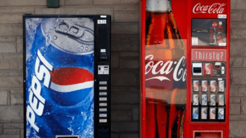 Coca Cola thắng thế Pepsi trong năm 2023: Bài học từ chiến lược tập trung và nhượng quyền đóng chai