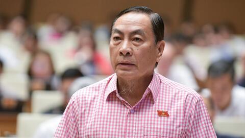 Mỗi năm đến trường phụ huynh man mác buồn vì sách giáo khoa