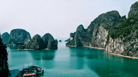 Vịnh Hạ Long của Việt Nam vừa được gọi tên trong danh sách những điểm đến đẹp nhất thế giới