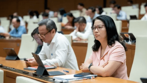 Quốc hội cho ý kiến về giảm thuế VAT, 2 phương án rút bảo hiểm xã hội một lần
