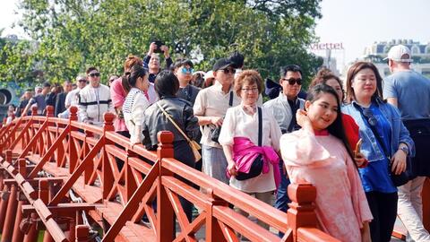 Khách quốc tế đến Hà Nội chơi Tết tăng gần gấp đôi