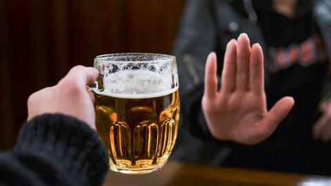 Heineken loay hoay giải nỗi sợ thổi nồng độ cồn của người Việt: Ra mắt bia không cồn, tiếp thị ngay trên cao tốc gây tranh cãi