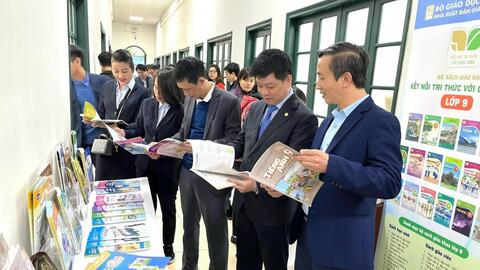 25.000 giáo viên Hà Nội nghe giới thiệu sách giáo khoa lớp 9