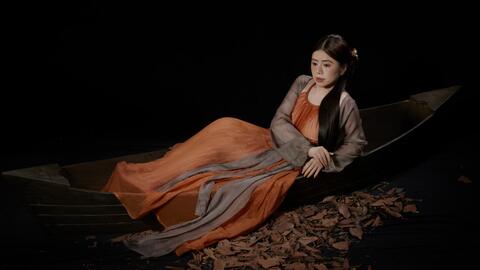 MV "Sầu đắng" của Dung Hoàng Phạm có gì hot?