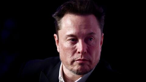 Lần đầu tiên trong lịch sử, Elon Musk mất ngôi giàu nhất thế giới vào tay 1 ‘cụ ông’ 60 tuổi đã nghỉ hưu