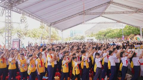 Choáng ngợp: 5 triệu học sinh, 10 ngàn trường THCS kiến tạo kỷ lục đồng diễn sân trường Việt Nam