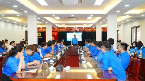 Thanh niên Thủ đô "phủ xanh" bãi giữ xe thông minh