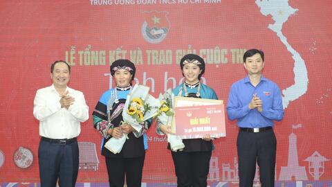 Cô gái dân tộc Bố Y giành giải nhất “Tinh hoa Việt Nam”