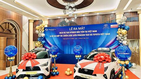 Vinasun chính thức ra mắt dịch vụ taxi hybrid đầu tiên tại Việt Nam: giá cước từ 11.000 đồng, cam kết mua 2.000 xe của Toyota