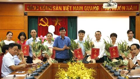 Quận Hà Đông điều động, luân chuyển 14 cán bộ
