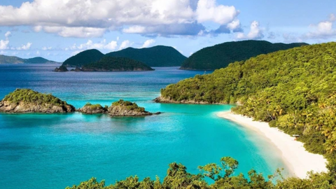 Việt Nam có 1 hòn đảo có biển xanh trong nhìn thấy tận đáy, đẹp không kém Maldives, giữ trọn nét hoang sơ mà chưa nhiều người biết