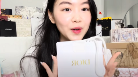 Lọ Lem nhà Quyền Linh ngày nào được dạy dỗ "ngủ đất, nằm quạt" giờ sở hữu loạt đồ hiệu đắt đỏ: Quan điểm phụ huynh thế nào?