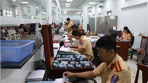 Bộ Công an đề xuất không giới hạn độ tuổi đăng ký xe