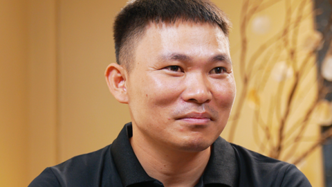 CEO Bệnh viện đồ da bỏ công việc nhiều người ước, đi đánh giày vì đam mê