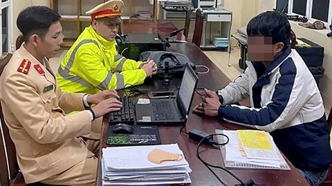 Xử phạt tài xế cản trở đoàn xe ưu tiên tại Tuyên Quang