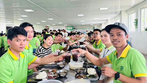 Công ty nấu chè, lắp điều hòa giải nhiệt cho công nhân mùa nắng nóng
