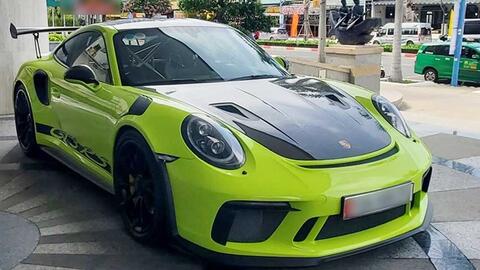 Doanh nhân TPHCM cầm lái siêu xe Porsche 911 GT3 RS dạo phố