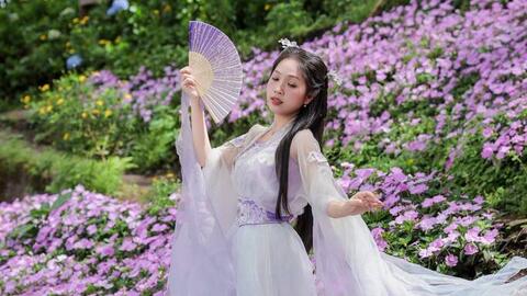Quán cà phê Đà Lạt bất ngờ nổi tiếng vì cô chủ như mỹ nhân phim kiếm hiệp