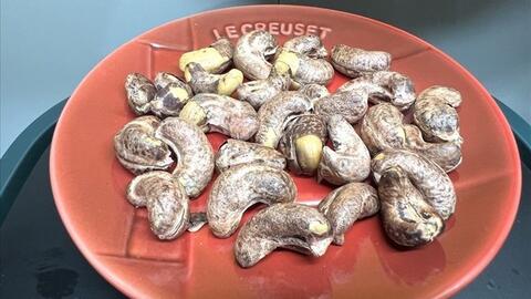 Hạt điều hay hạt dẻ cười, đâu là lựa chọn vàng cho trái tim