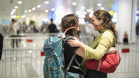 Khách Tây buồn vui lẫn lộn khi kẹt lại Việt Nam vì chiến sự Trung Đông