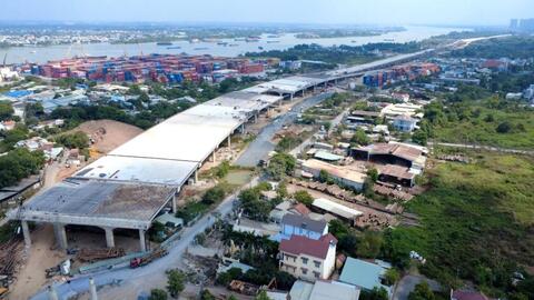 Vành đai 3 TPHCM đoạn trên cao thảm nhựa liền mạch, đua tiến độ thông xe 30.4