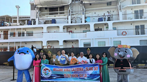 Tàu quốc tế đưa 180 du khách khám phá miền đất võ