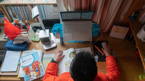 Phụ huynh Trung Quốc 'nhờ' AI kèm con học