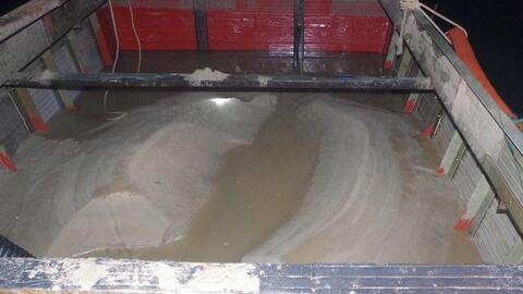 Bắt quả tang 3 đối tượng khai thác cát trái phép trên sông Thạch Hãn