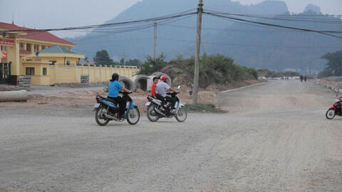 Dự án đường 600 tỉ đồng nối Quốc lộ 6 thi công mãi chưa xong