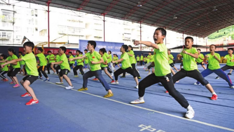 Trung Quốc giảm áp lực học đường