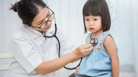 Lý do trẻ hay ốm khi trời nóng: 3 căn bệnh bố mẹ cần phòng ngừa ngay