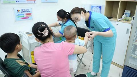 Trẻ sốt cao, mệt mỏi mùa nắng: Cẩn trọng 3 dịch bệnh lây lan nhanh