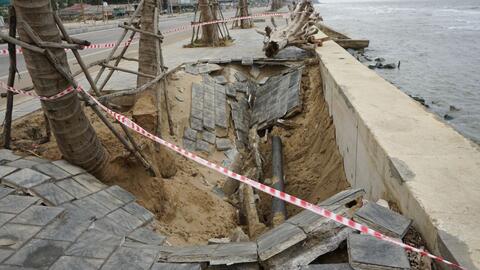 Bờ kè biển ở Thanh Hóa mới làm xong chưa lâu đã sụt lún