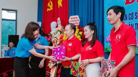 Nữ Chủ tịch Công đoàn ở Đắk Lắk giữ lửa gắn kết công nhân với doanh nghiệp