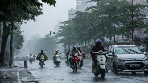 Cảnh báo dông, lốc, mưa đá, mưa lớn cục bộ tại khu vực nội thành Hà Nội