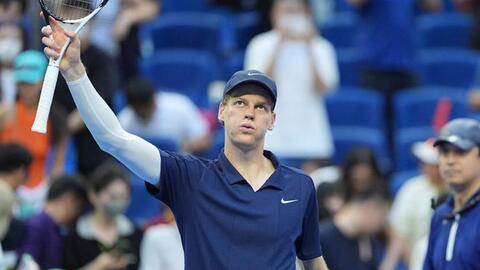 Sinner vào tứ kết Rome Masters, san bằng thành tích của Djokovic