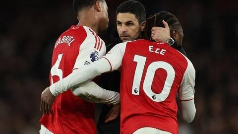 Mikel Arteta làm fan của Bournemouth ở trận gặp Man City