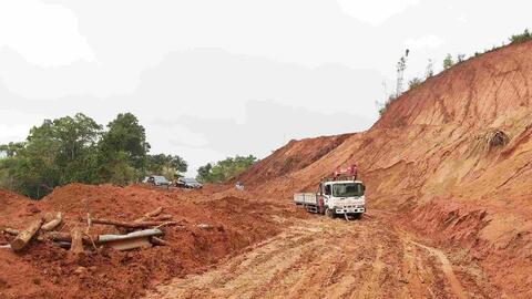 Sạt lở đèo Gia Bắc sau mưa lớn, giao thông trên Quốc lộ 28 bị chia cắt