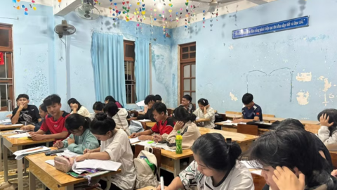 'Giữ chân' học sinh ở lại trường ôn thi