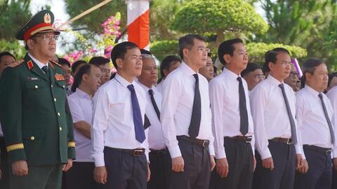 Thủ tướng Lê Minh Hưng dự lễ truy điệu, an táng hài cốt liệt sĩ tại Quảng Trị