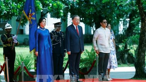 Philippines bắn 21 loạt đại bác chào đón Tổng Bí thư, Chủ tịch nước Tô Lâm và Phu nhân