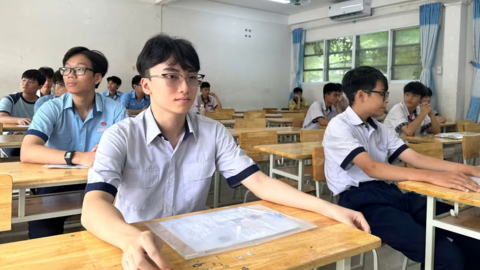 Đề Toán tuyển sinh lớp 10 TPHCM không đánh đố, độ phân hóa vừa phải