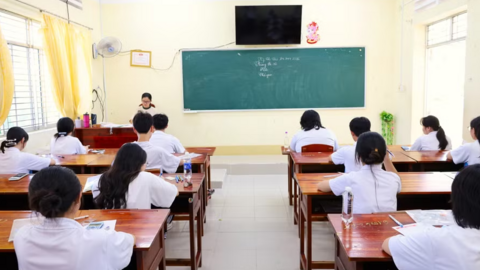 Hành vi sử dụng thiết bị công nghệ cao gian lận trong thi cử sẽ bị xử lý nghiêm